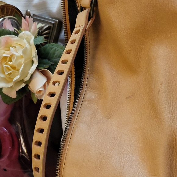 Joelle Hawkens leather bag - Picture 4 of 11